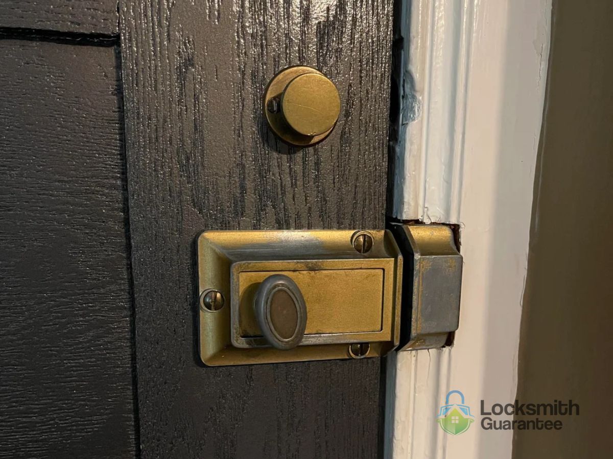 Professional rim latch lock replacement service - Locksmith Guarantee